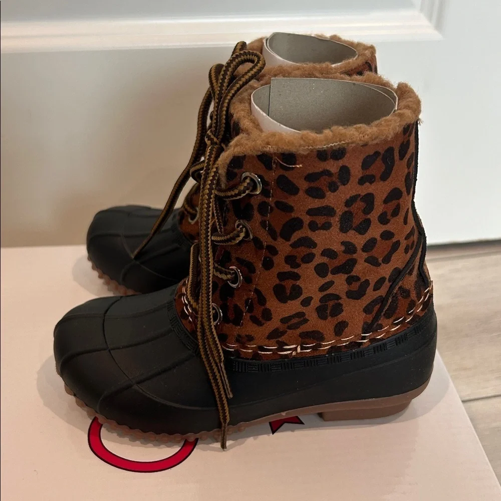 Olivia Miller Girl! Girls leopard print snow rain faux fur lined boots size 10